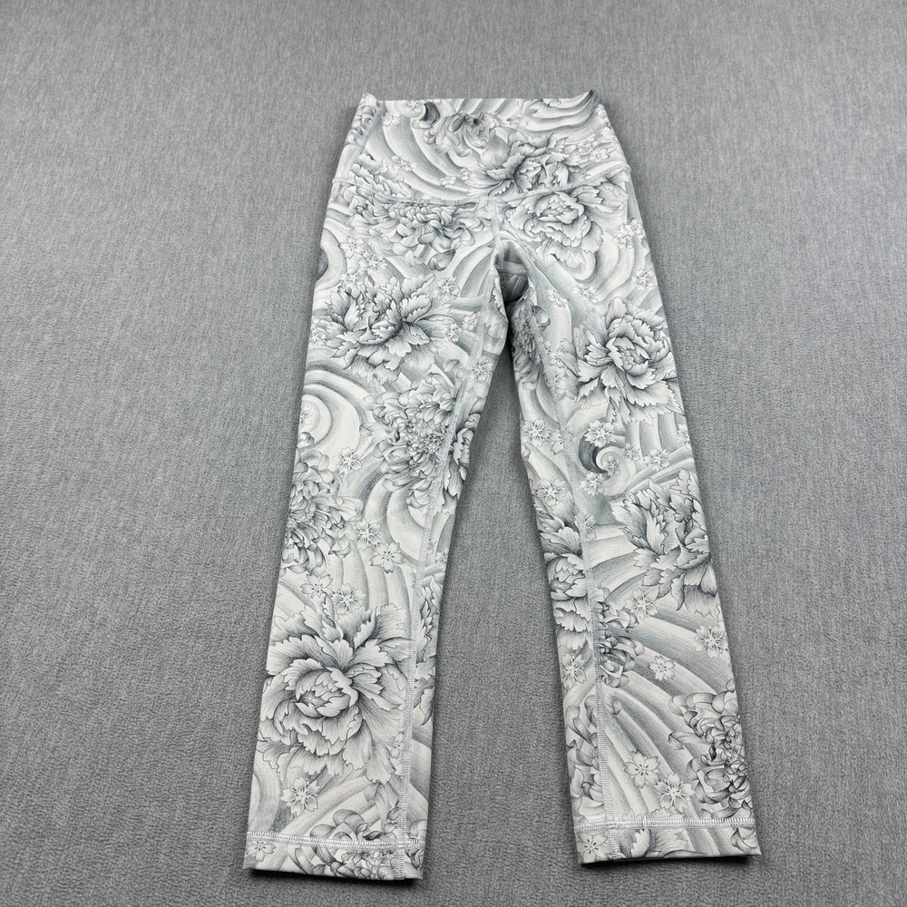🧘‍♀️Lululemon athletica, LIKE NEW Gray Floral Leggings🧘‍♀️*AUTHENTIC*